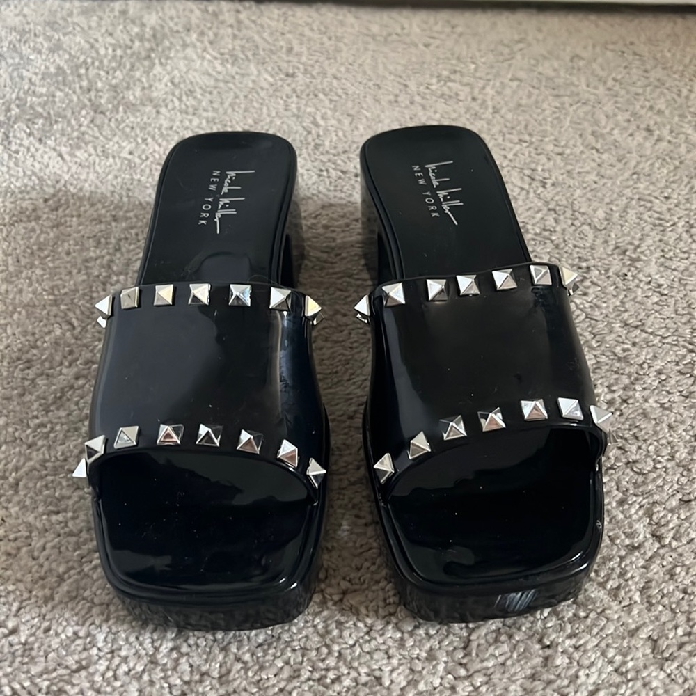 Nicole miller sandals never worn